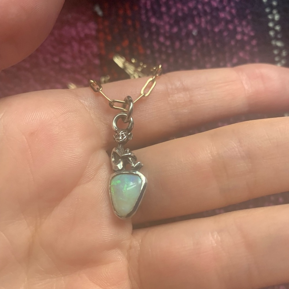 Elegant Silver and Opal Pendant Necklace